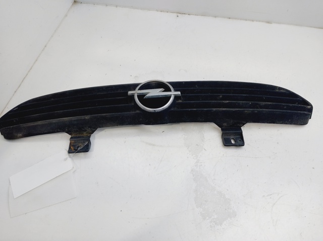 Atrapa chłodnicy 90588120 OPEL