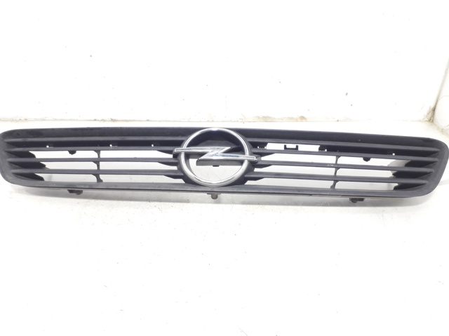 Atrapa chłodnicy 90588120 OPEL