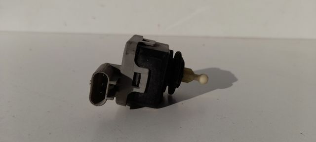Korektor swiatel 90590665 OPEL