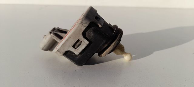 Korektor swiatel 90590665 OPEL