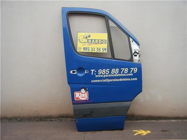 Drzwi przednie prawe 9067200105 MERCEDES