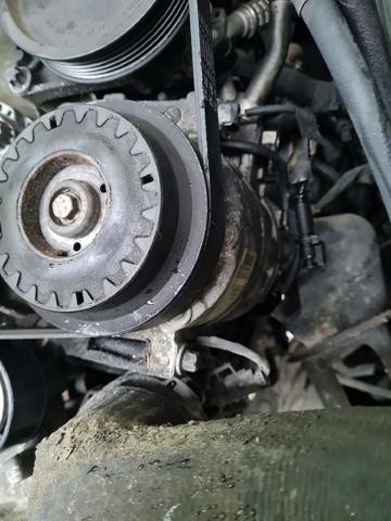 Koło pasowe sprężarki klimatyzacji 9068302401 MERCEDES