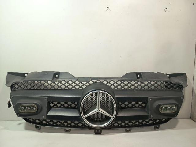 Atrapa chłodnicy 90688003859051 MERCEDES