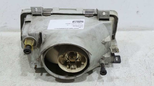 Reflektor prawy Saab 9000