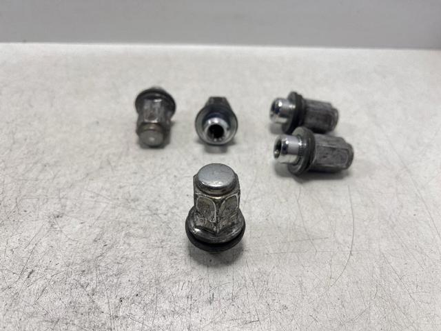 Nakrętka koła 9094201058 TOYOTA