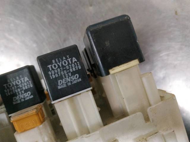 Przekaźnik wentylatora 9098702012 TOYOTA