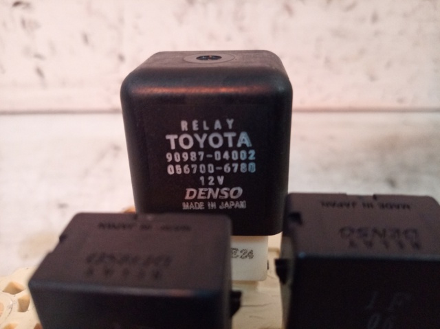 9098704002 Toyota