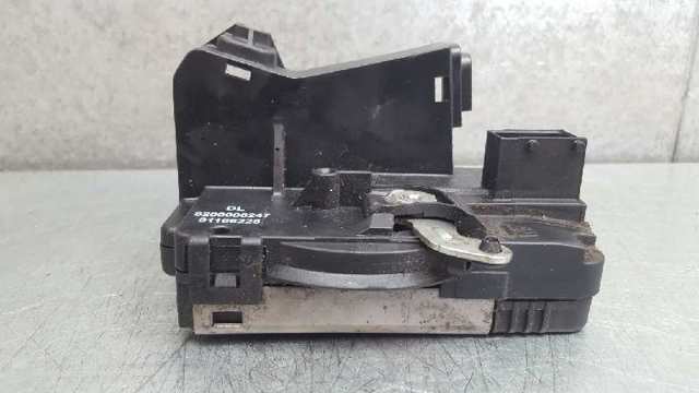 Zamek drzwi przednich lewych Opel Vivaro F7