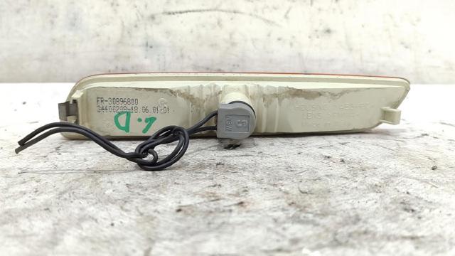 Powtarzacz kierunkowskazu na błotniku Volvo V40 VW