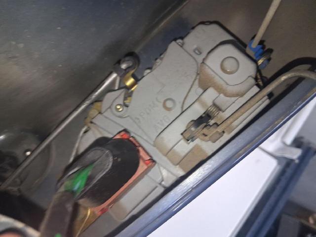 Zamek drzwi przednich lewych 9135H6 PEUGEOT