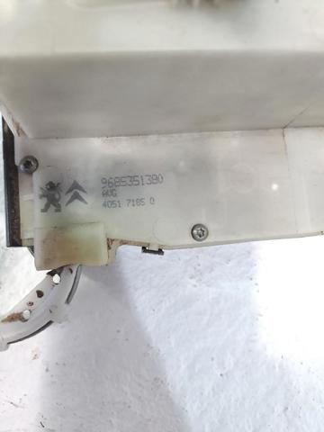 Zamek drzwi przednich lewych 9135HQ PEUGEOT