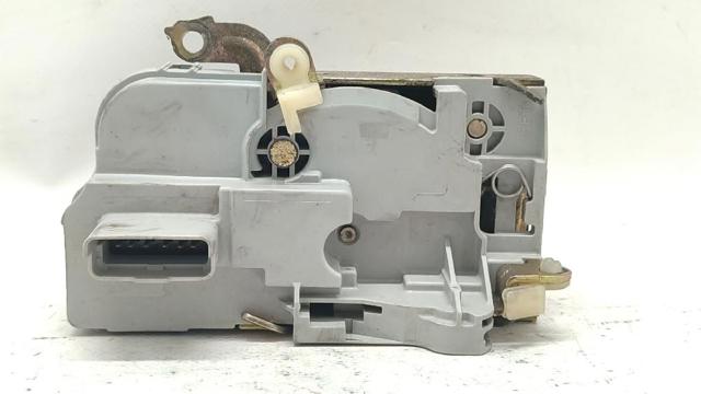 Zamek drzwi przednich lewych 9135J1 PEUGEOT