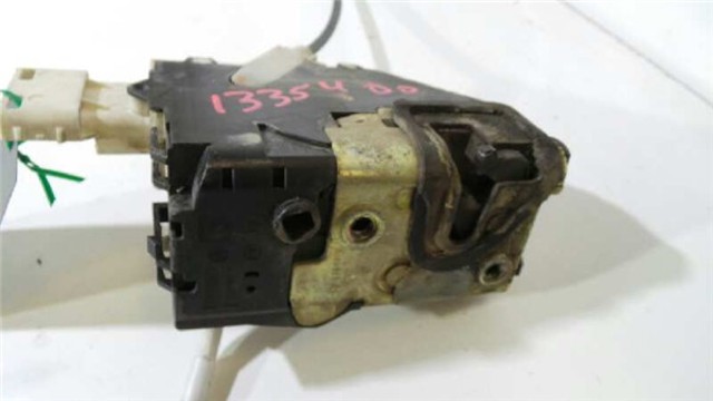Zamek drzwi przednich prawych 9136FE PEUGEOT