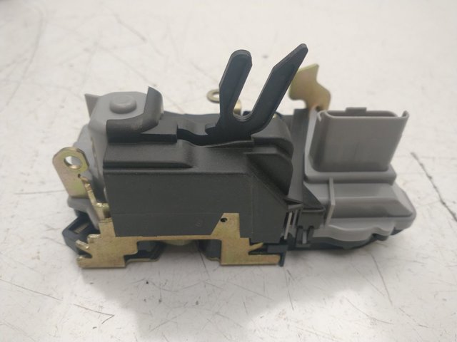 Zamek drzwi przednich prawych 9136J2 PEUGEOT