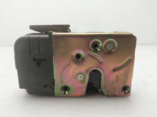 Zamek drzwi przednich prawych 9136J2 PEUGEOT