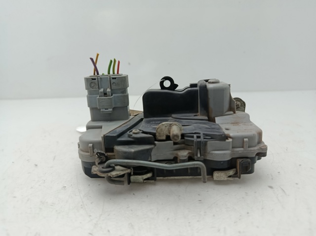 Zamek drzwi przednich prawych 9136J3 PEUGEOT