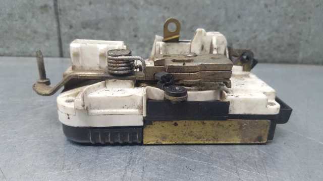 Zamek drzwi przednich prawych 9136L8 PEUGEOT