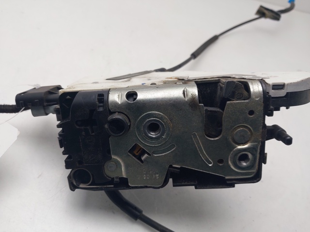 Zamek drzwi przednich prawych 9136Y8 PEUGEOT