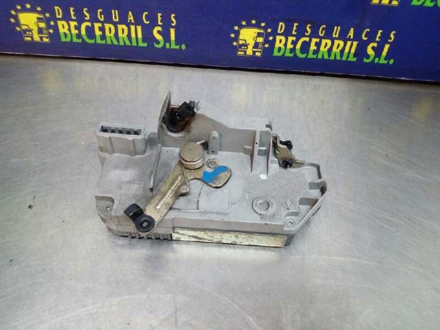 Zamek drzwi tylnych prawych 913870 PEUGEOT