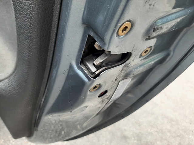 Zamek drzwi tylnych prawych 913870 PEUGEOT