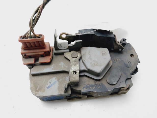 Zamek drzwi tylnych prawych 913887 PEUGEOT