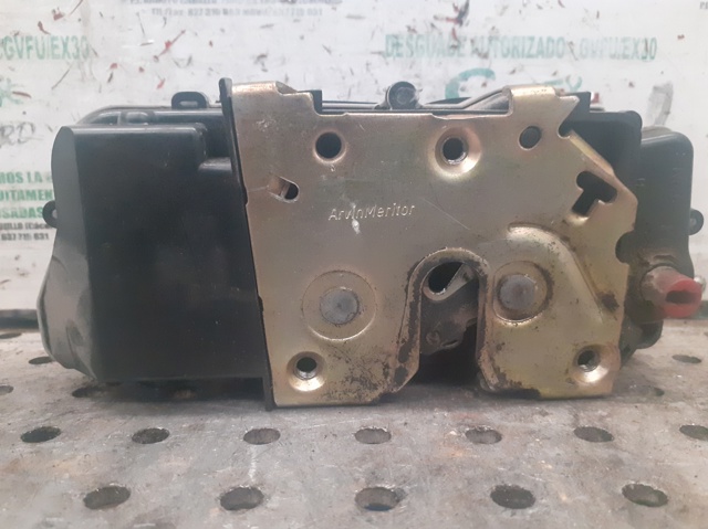 Zamek drzwi tylnych prawych 9138A2 PEUGEOT