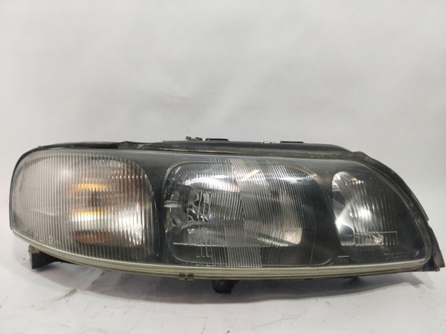 Reflektor prawy 9151852 VOLVO