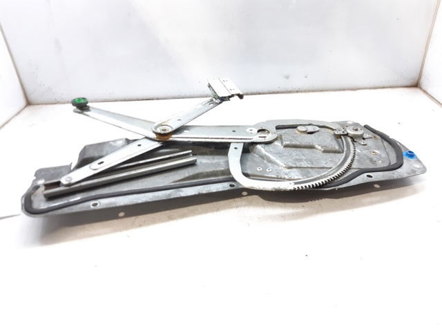 Mechanizm podnoszenia szyby drzwi przednich prawych 9152724 VOLVO
