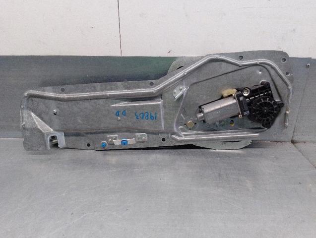 Mechanizm podnoszenia szyby drzwi przednich prawych 9152724 VOLVO