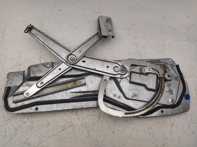 Mechanizm podnoszenia szyby drzwi przednich prawych 9152724 VOLVO