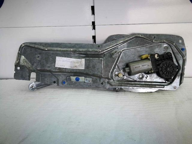 Mechanizm podnoszenia szyby drzwi przednich prawych 9152724 VOLVO