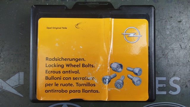 Śruba koła 9162914 OPEL