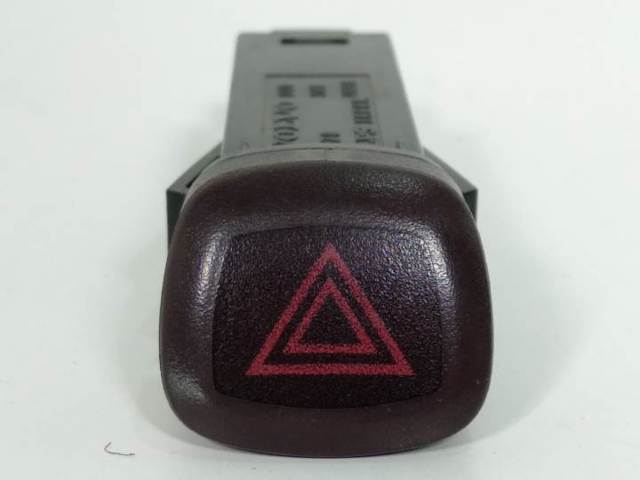 Przycisk włączania światła awaryjnego 9168302 VOLVO
