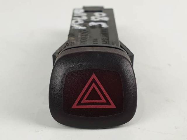 Przycisk włączania światła awaryjnego 9168302 VOLVO