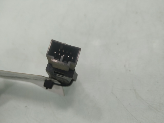Przycisk włączania światła awaryjnego 9168302 VOLVO