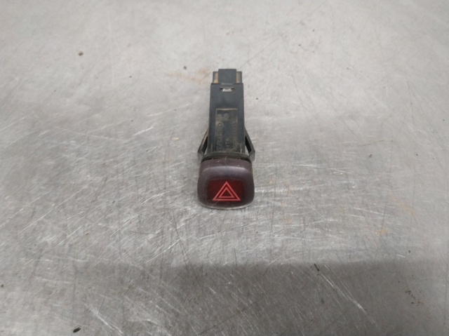 Przycisk włączania światła awaryjnego 9168302 VOLVO
