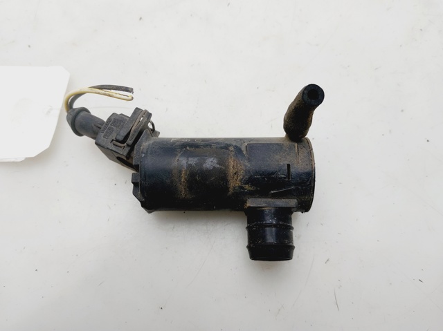 Pompka spryskiwacza szyby przedniej 9169611 VOLVO