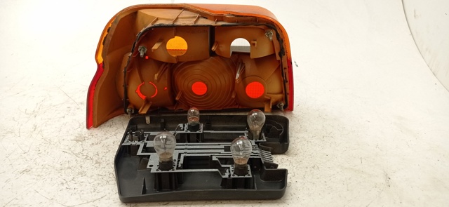 Lampa zespolona tylna prawa 91AG13A602 FORD
