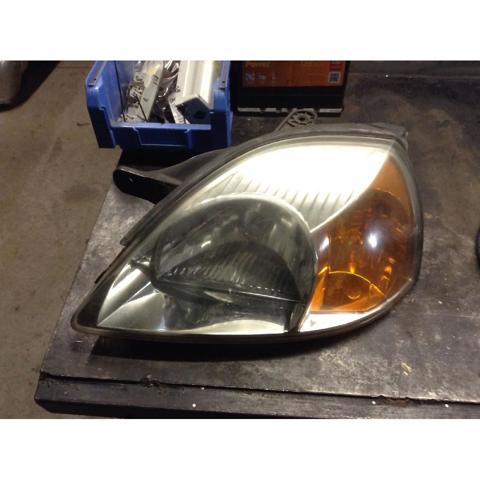 Reflektor lewy 92101FD020 HYUNDAI