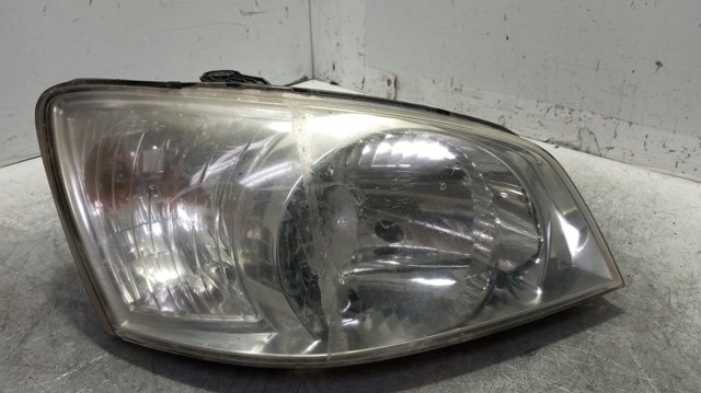 Reflektor prawy 921021CXXX HYUNDAI