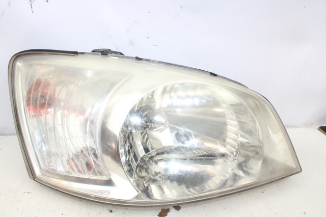 Reflektor prawy 921021CXXX HYUNDAI