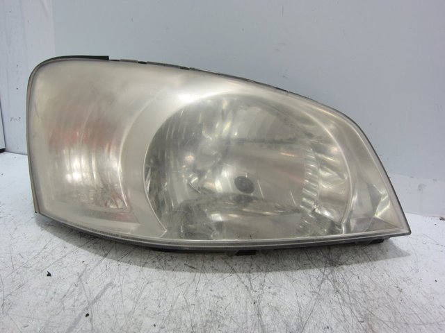 Reflektor prawy 921021CXXX HYUNDAI