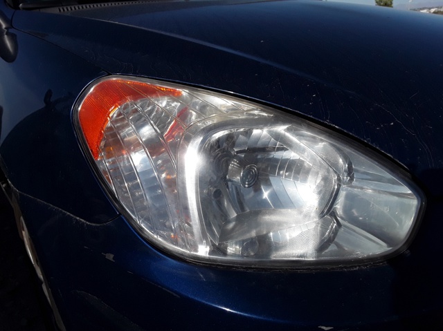 Reflektor prawy 921021E041 HYUNDAI