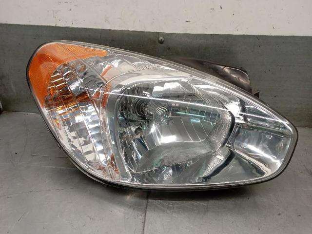 Reflektor prawy 921021E088 HYUNDAI