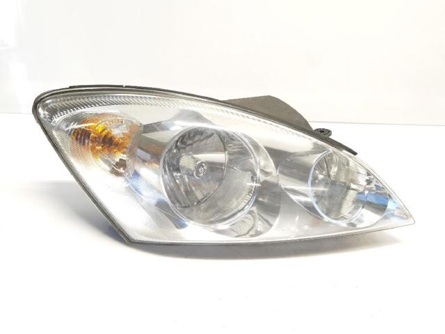 Reflektor prawy 921021H000 HYUNDAI