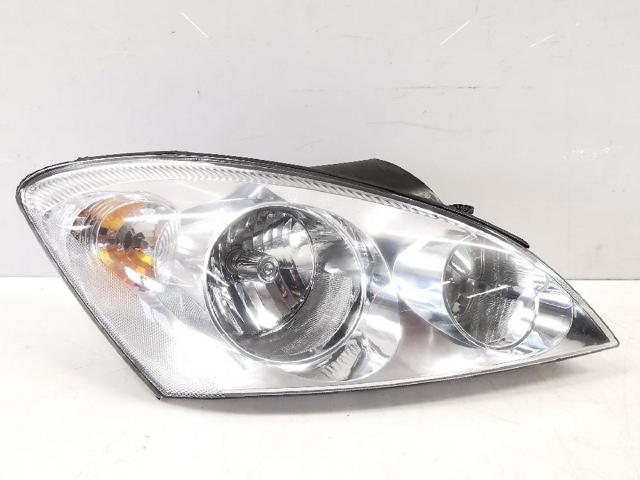 Reflektor prawy 921021H000 HYUNDAI