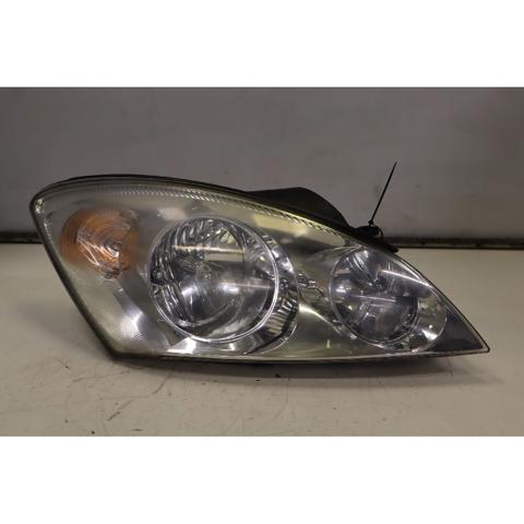 Reflektor prawy 921021H000 HYUNDAI