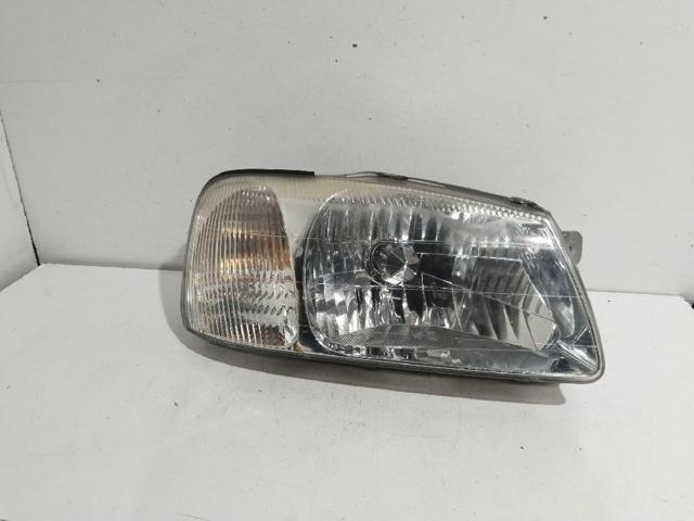 Reflektor prawy 9210225020 HYUNDAI