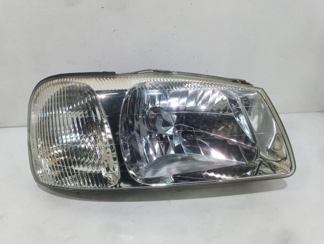 Reflektor prawy 9210225020 HYUNDAI