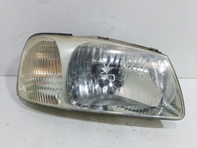 Reflektor prawy 9210225020 HYUNDAI